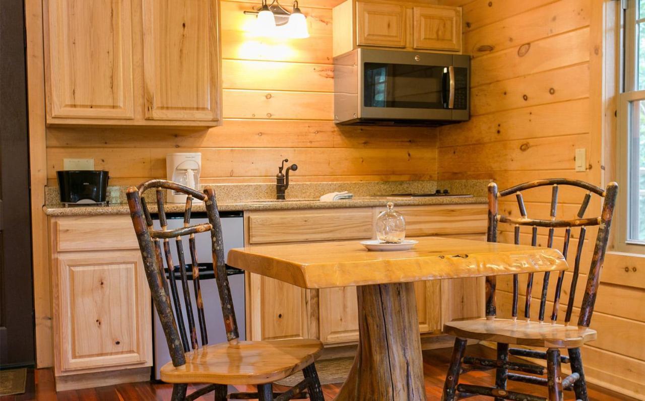 Whispering Pines Treehouse By Amish Country Lodging Millersburg Exterior foto