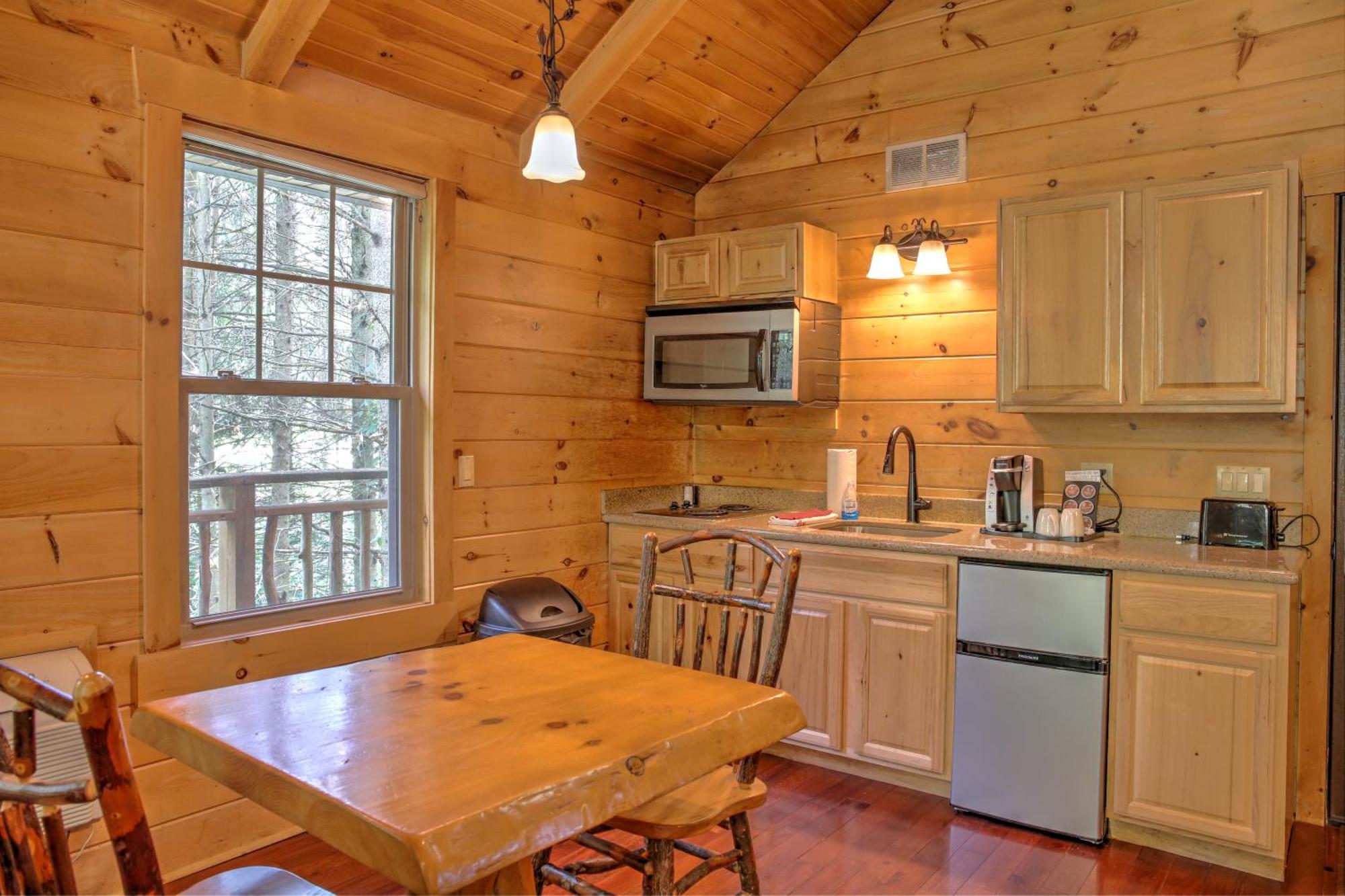 Whispering Pines Treehouse By Amish Country Lodging Millersburg Exterior foto